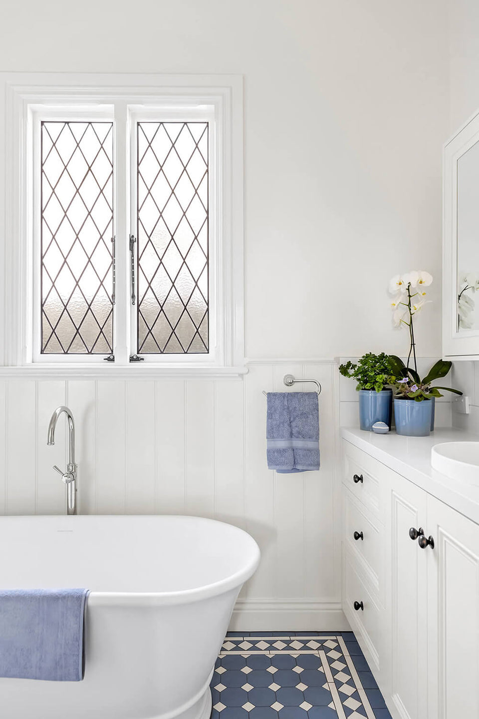 Turner Hastings Cambridge 156 x 74 TitanCast Solid Surface Freestanding Bath - Satin Silk White (CA1560TCB-OF) 4
