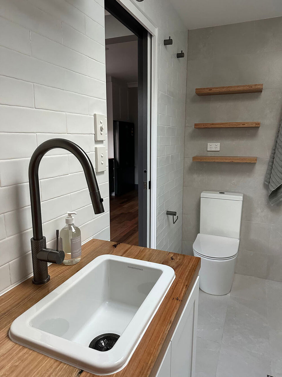 Turner Hastings Cuisine 30 x 46 Inset / Undermount Fine Fireclay Sink