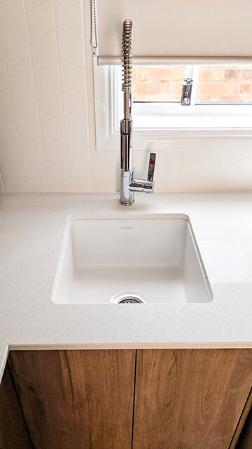 Turner Hastings Cuisine 46 x 46 Inset / Undermount Fine Fireclay Sink