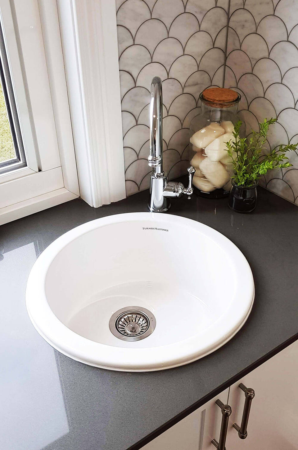 Turner Hastings Cuisine Round 47 Inset / Undermount Fine Fireclay Gloss White Sink (CUR47FS) 4