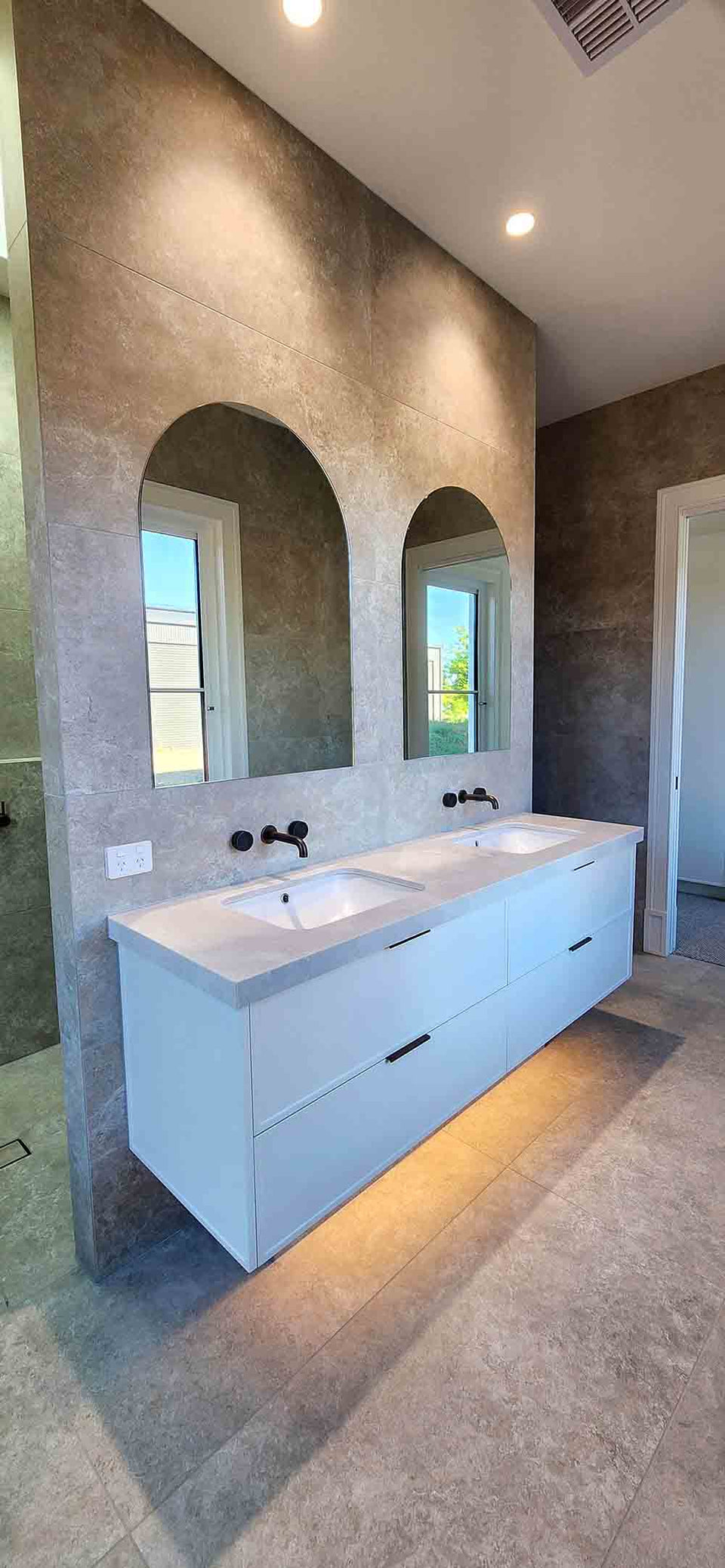 Turner Hastings Fino Large 55 x 41 Under Counter Fireclay Basin - Gloss White (FI5500UCB) 3