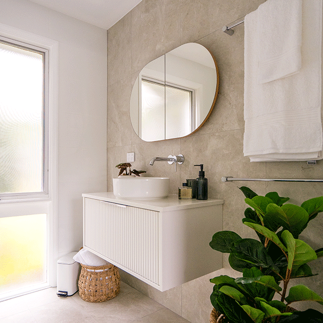 Phoenix Tapware Radii Single Towel Rail Round Plate