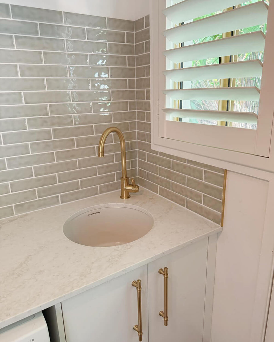 Turner Hastings Cuisine Round 47 Inset / Undermount Fine Fireclay Gloss White Sink (CUR47FS) 10