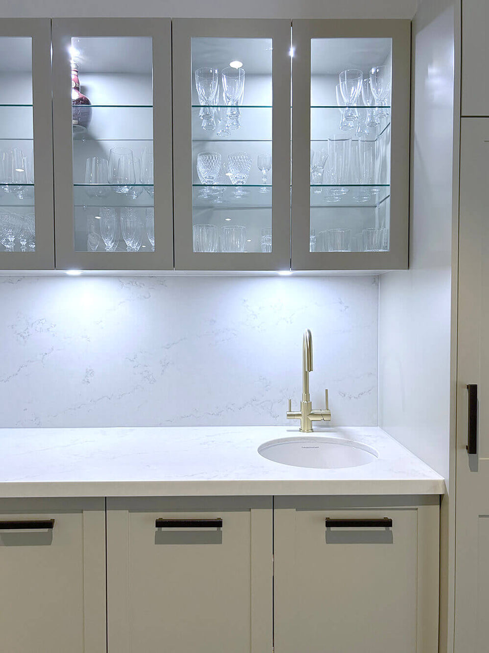 Turner Hastings Cuisine Round 47 Inset / Undermount Fine Fireclay Sink