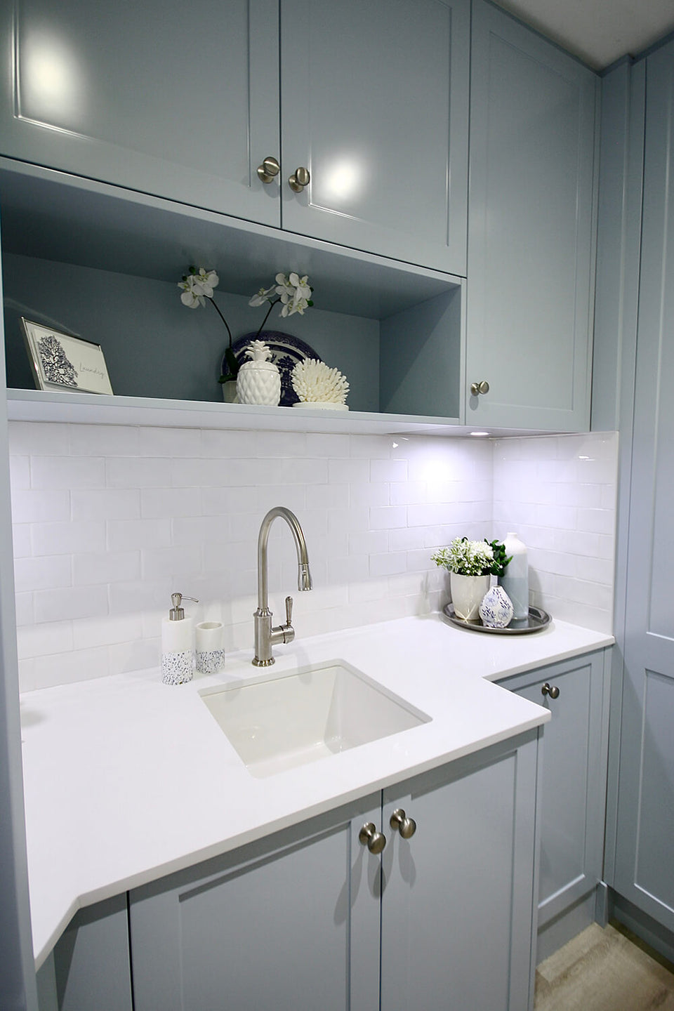 Turner Hastings Cuisine 46 x 46 Inset / Undermount Fine Fireclay Gloss White Sink (CU46FS) 8