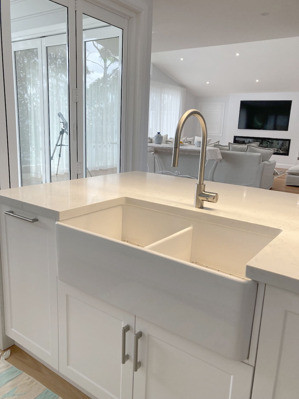 Turner Hastings Novi 84 x 46 Fine Fireclay Gloss White Farmhouse Butler Sink (NO84FS) 8