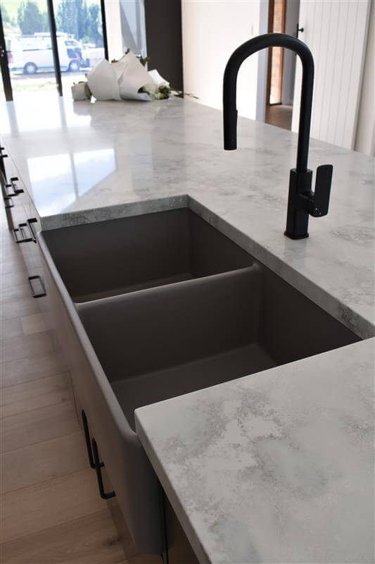 Turner Hastings Novi 85 x 46 Fine Fireclay Farmhouse Butler Sink