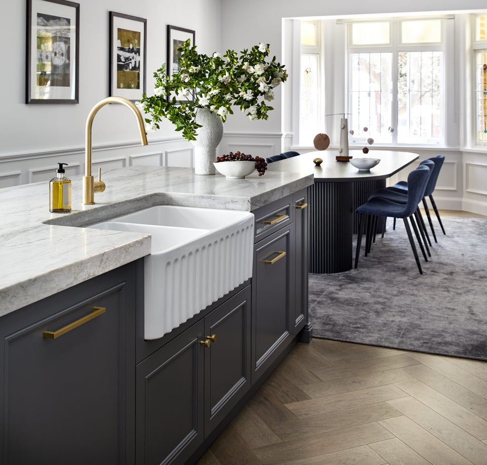 Turner Hastings Novi 85 x 46 Fine Fireclay Farmhouse Butler Sink — Gloss White