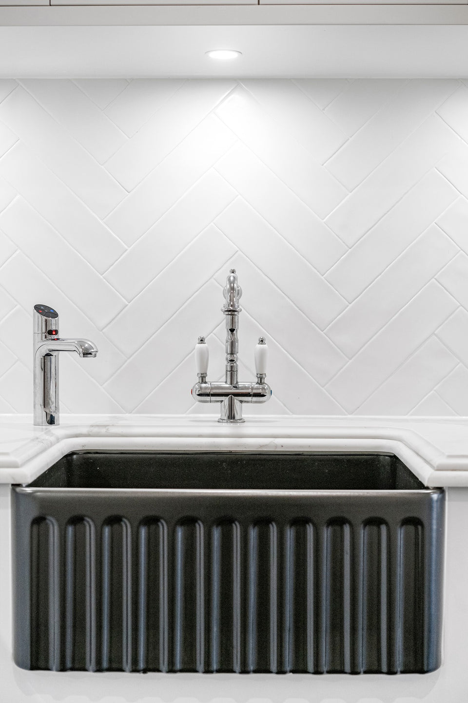 Turner Hastings Novi 60 x 46 Fine Fireclay Farmhouse Butler Sink — Matte Black