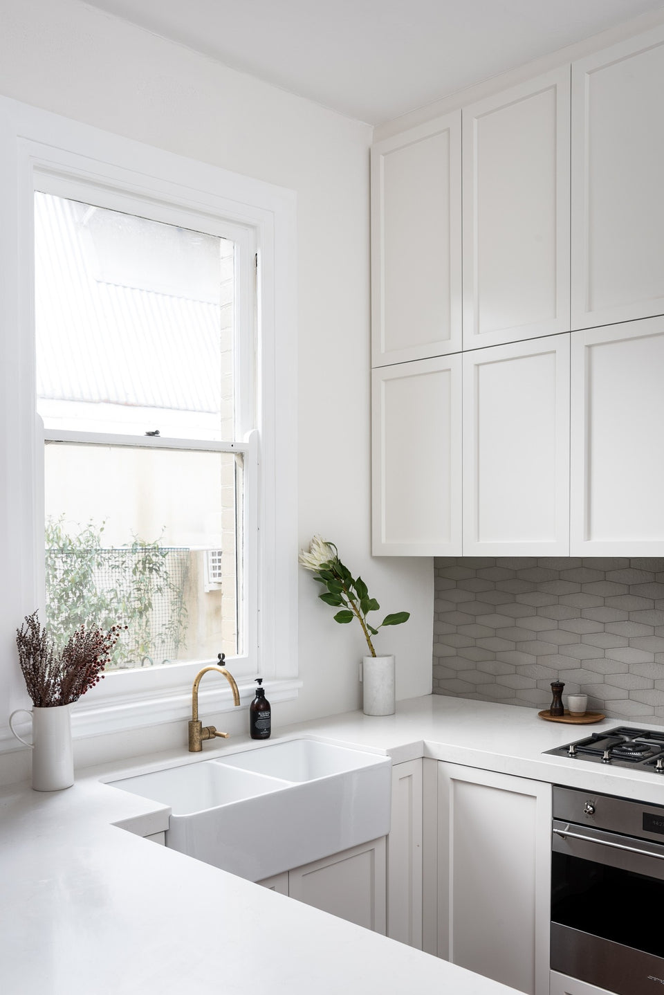 Turner Hastings Novi 85 x 46 Fine Fireclay Farmhouse Butler Sink — Gloss White