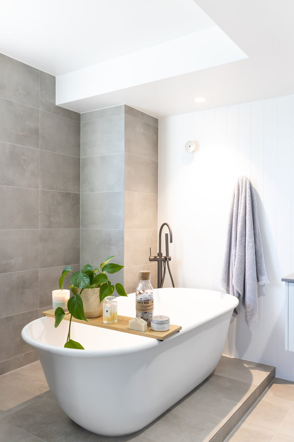 Turner Hastings Blanche 162 x 77 TitanCast Solid Surface Freestanding Bath — Satin Silk White