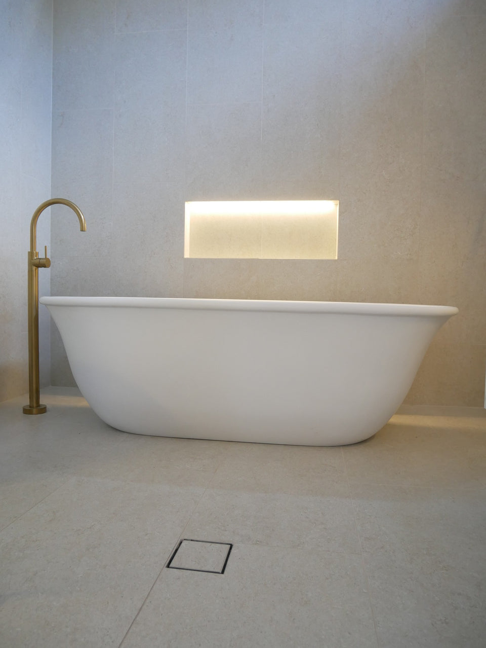 Turner Hastings Blanche 162 x 77 TitanCast Solid Surface Freestanding Bath — Satin Silk White