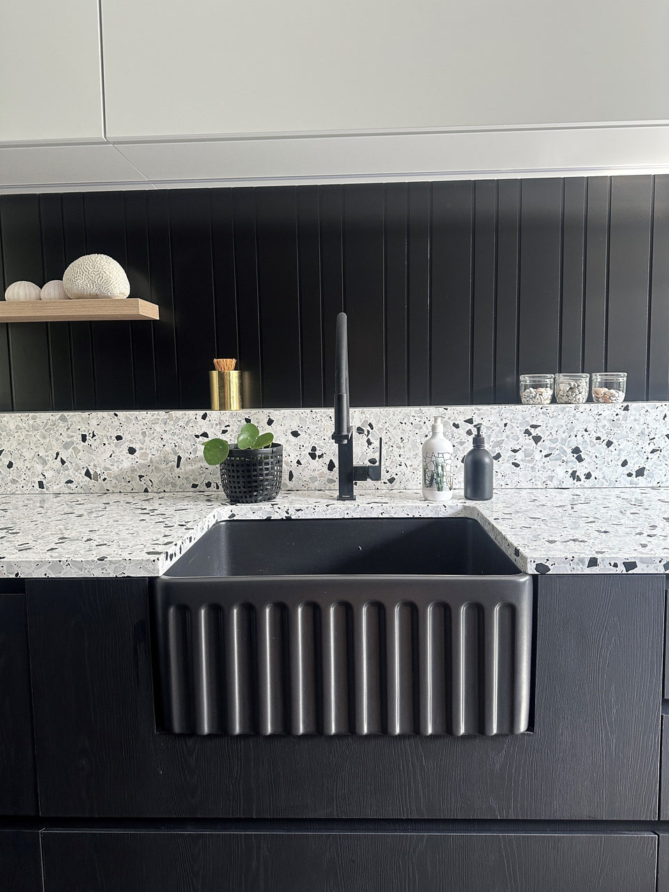 Turner Hastings Novi 60 x 46 Fine Fireclay Farmhouse Butler Sink — Matte Black