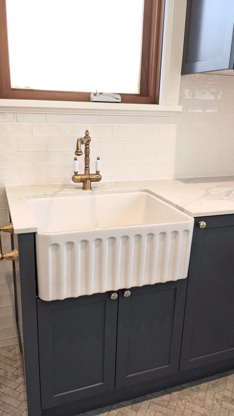 Turner Hastings Novi 60 x 46 Fine Fireclay Farmhouse Butler Sink — Gloss White