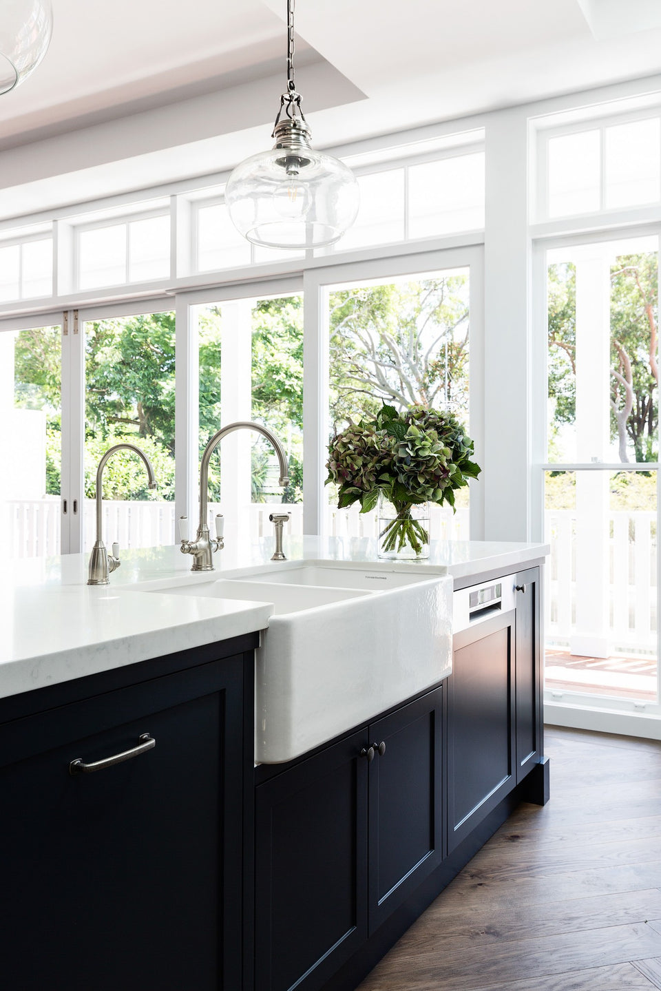 Turner Hastings Novi 60 x 46 Fine Fireclay Farmhouse Butler Sink — Gloss White