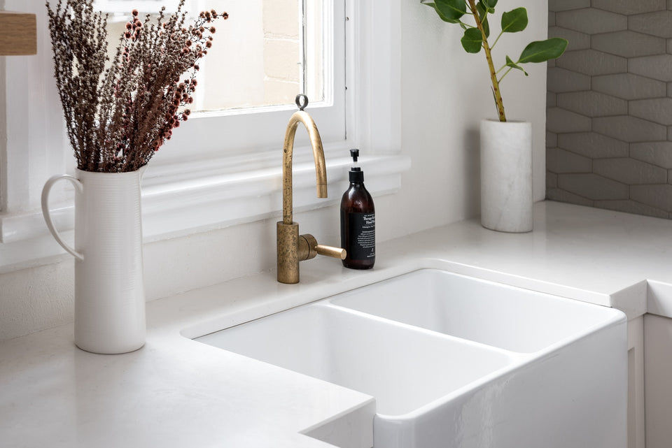 Turner Hastings Novi 85 x 46 Fine Fireclay Farmhouse Butler Sink — Gloss White