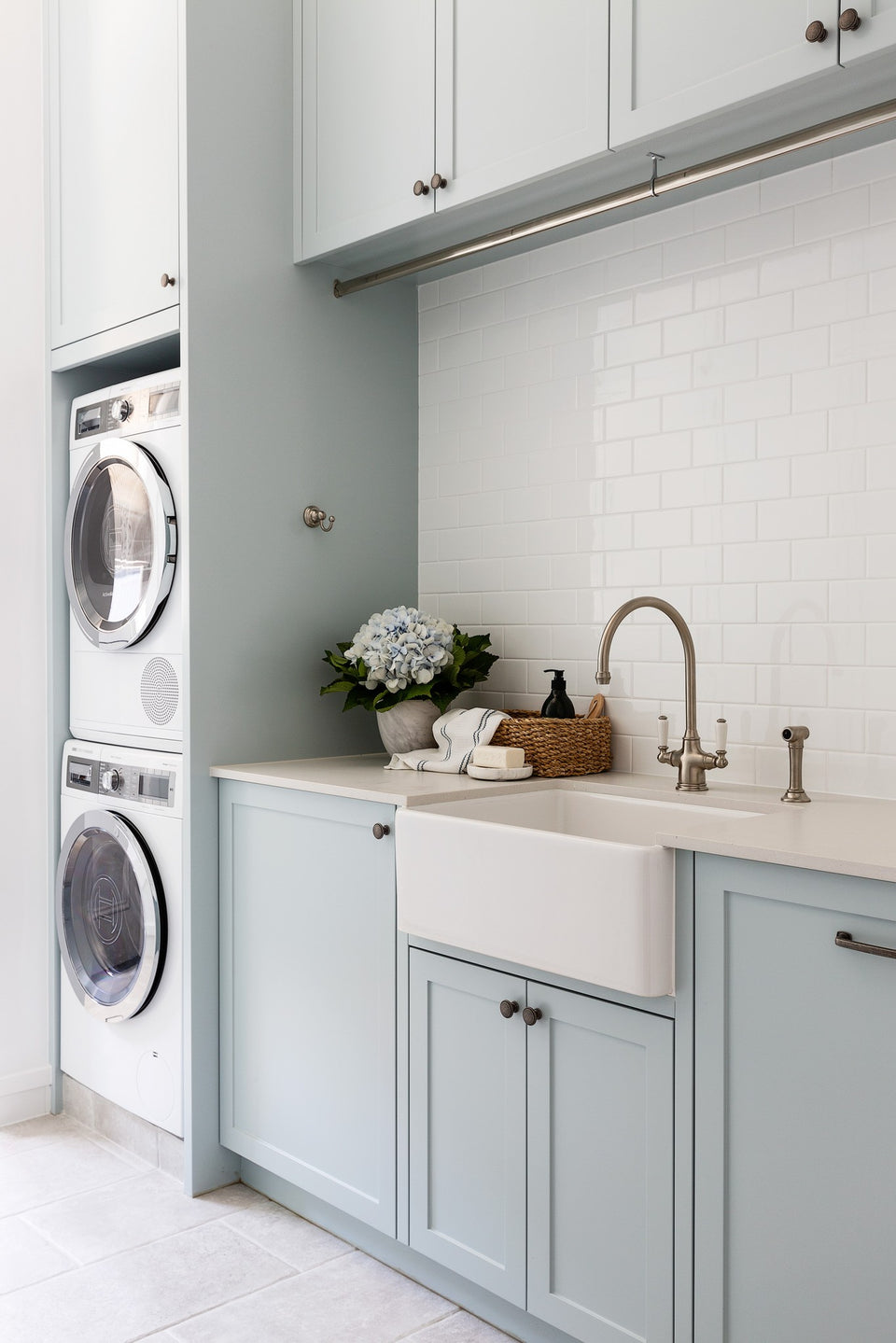 Turner Hastings Novi 60 x 46 Fine Fireclay Farmhouse Butler Sink — Gloss White