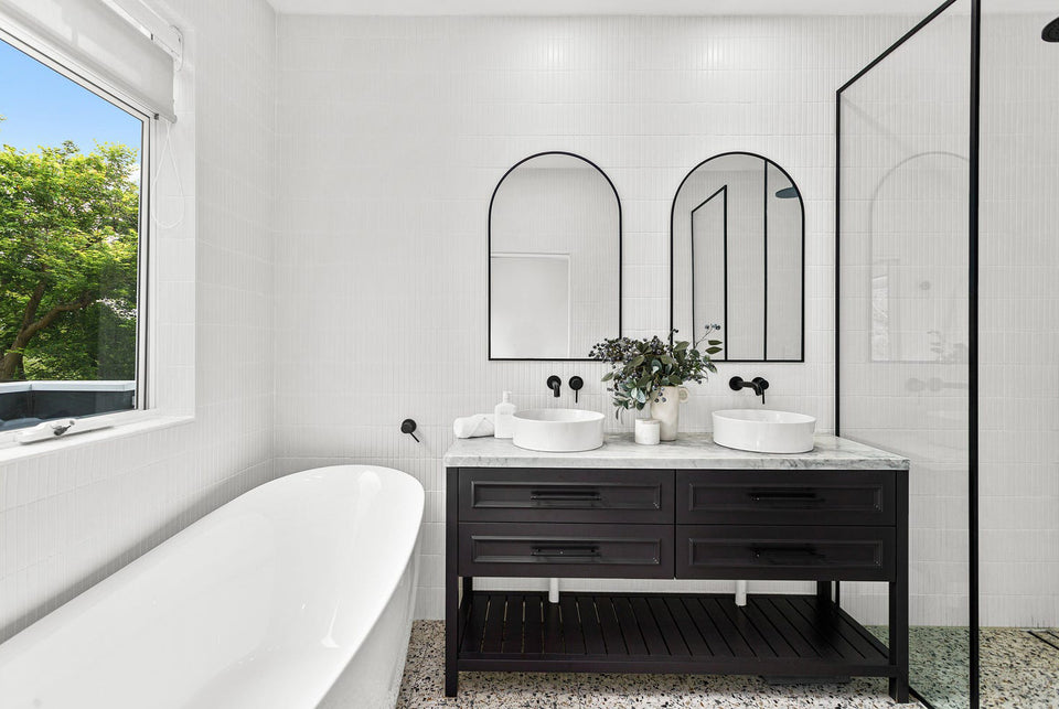 Turner Hastings Fino Round 382 Above Counter Fireclay Basin — Gloss White