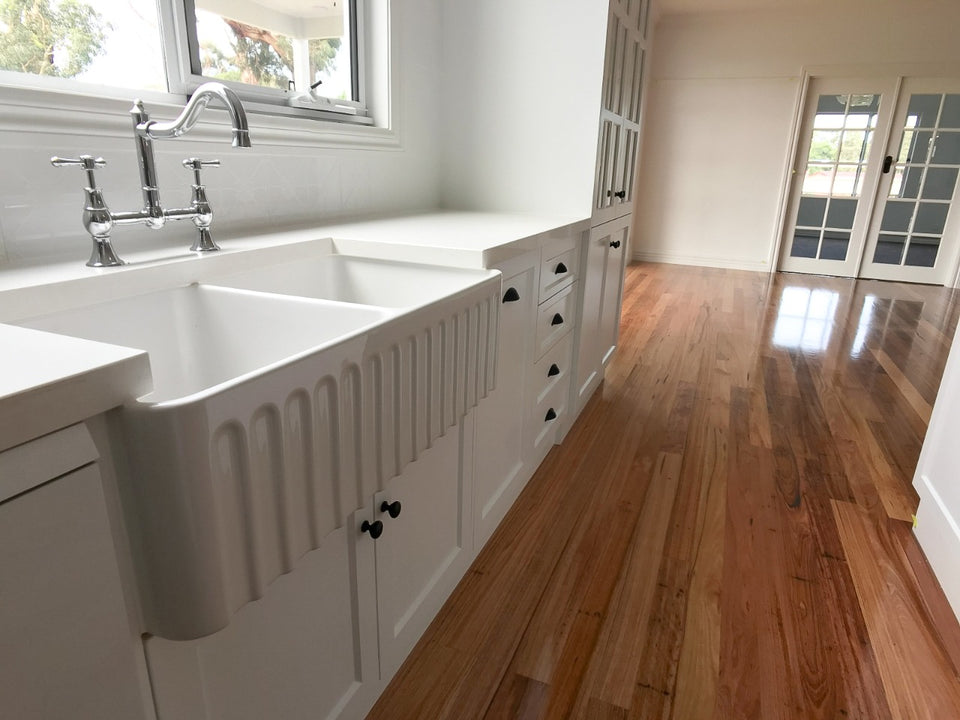 Turner Hastings Novi 85 x 46 Fine Fireclay Farmhouse Butler Sink — Gloss White