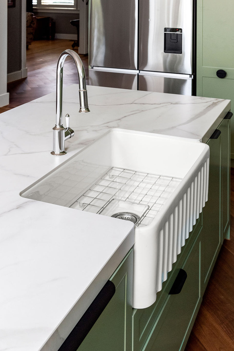 Turner Hastings Novi 60 x 46 Fine Fireclay Farmhouse Butler Sink — Gloss White