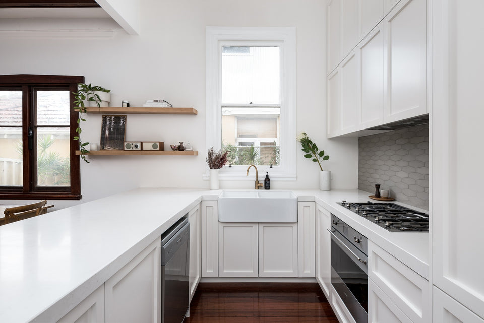 Turner Hastings Novi 85 x 46 Fine Fireclay Farmhouse Butler Sink — Gloss White