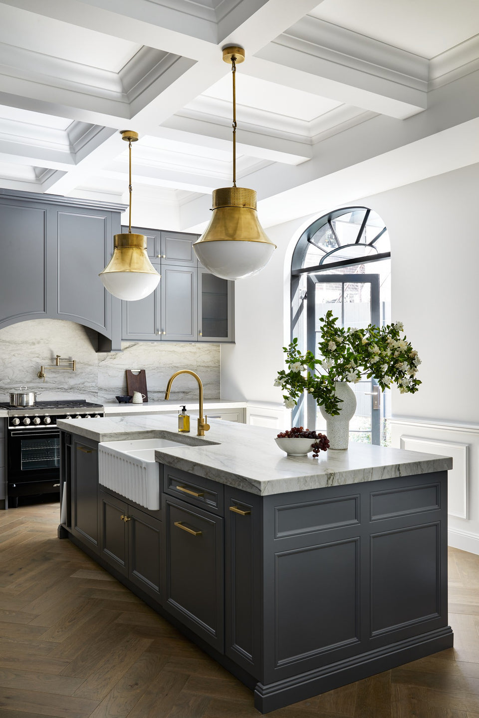 Turner Hastings Novi 85 x 46 Fine Fireclay Farmhouse Butler Sink — Gloss White